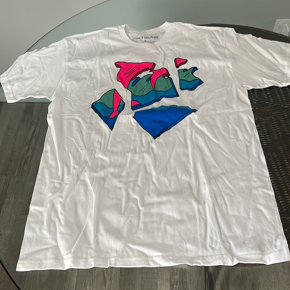 BRAND NEW NEVER WORN PINK DOLOHIN WHITE TEE SIZE L